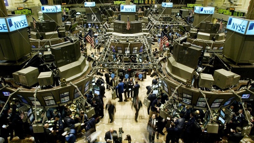 Fecho dos mercados: Fuga ao risco deixa bolsas sem rumo, encaminha juros para mínimos e aponta ouro a máximos