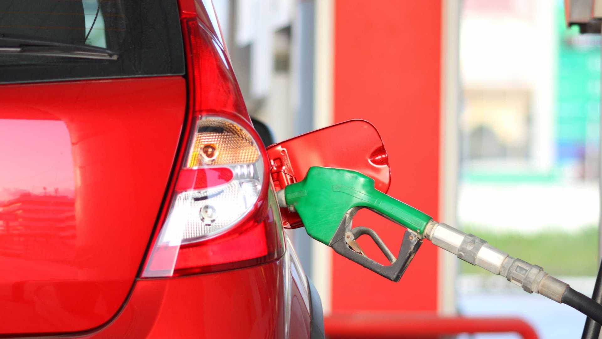 Combustíveis estão mais caros hoje, mas estes são os postos mais baratos