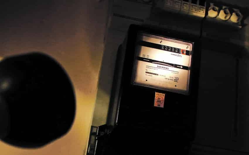 Saiba como cortar mais de 2.000 euros por ano na fatura da luz e do gás