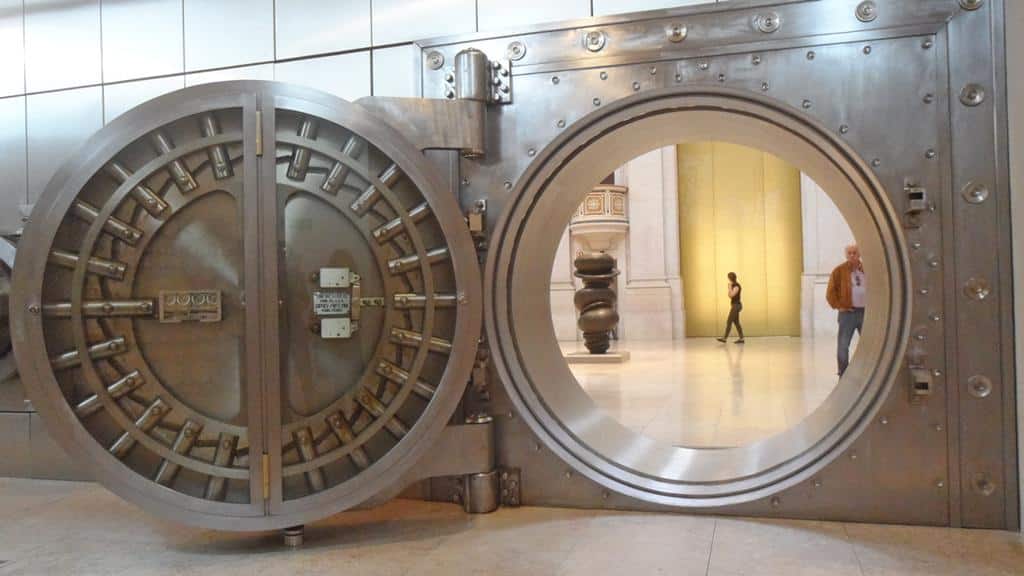 Tem jóias, coleções de moedas ou selos, ou outros objetos de valor? Não os guarde debaixo do colchão