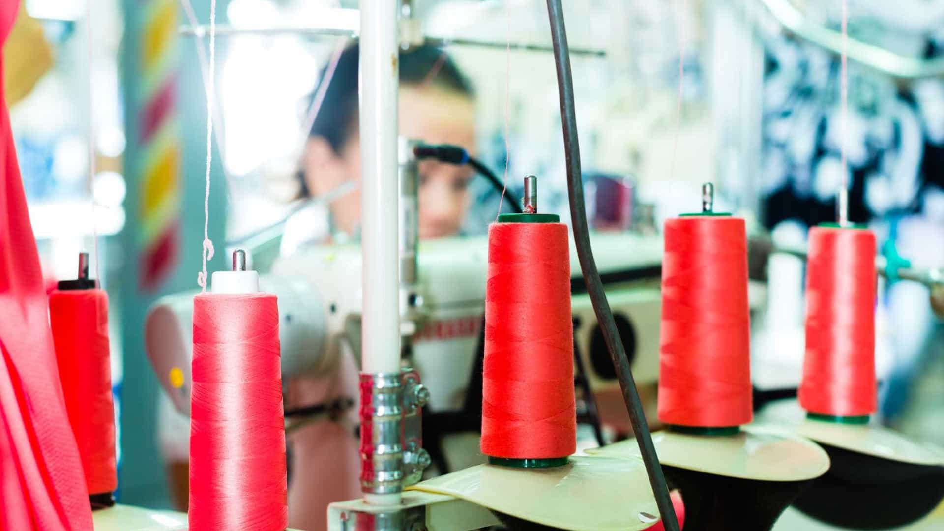 Têxtil de Famalicão cria 'sweat' com gola que substitui a máscara