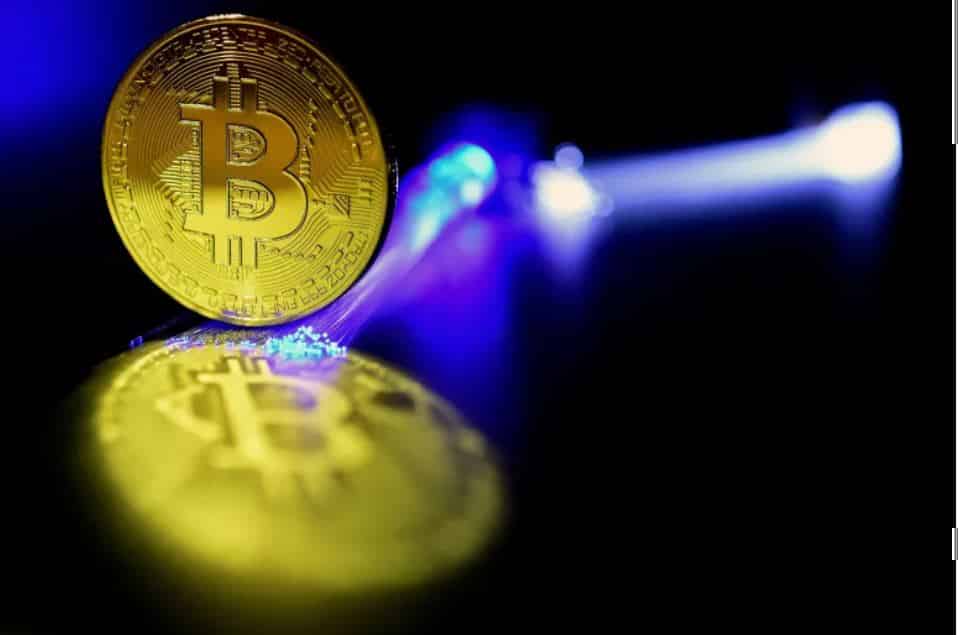 Bitcoin ultrapassa pela primeira vez 30.000 dólares